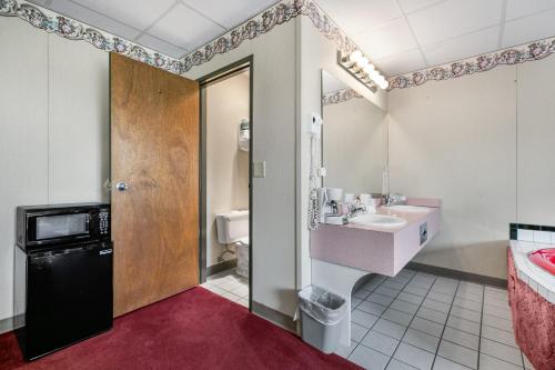 Candlewick Inn - image 5