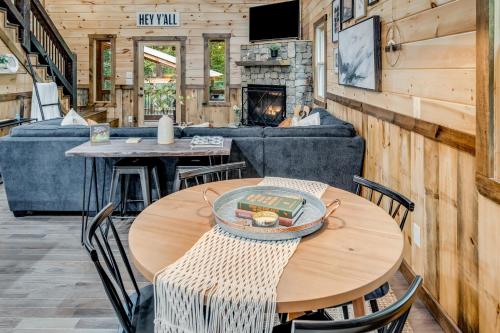 Birdie Blue Cabin in Epworth, USA