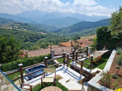 A szálláshely kívülről, DA ERCOLE casa vacanze di lusso con giardino, piscina e idromassaggio. in Casola in Lunigiana