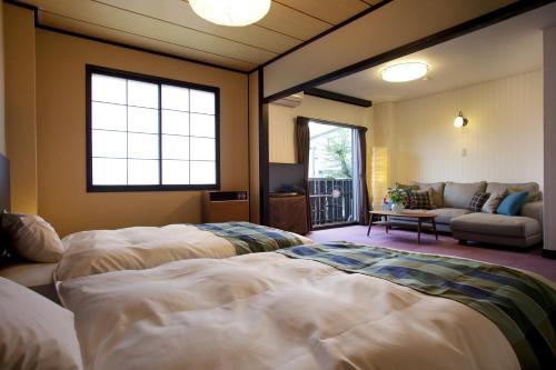 2 twin beds