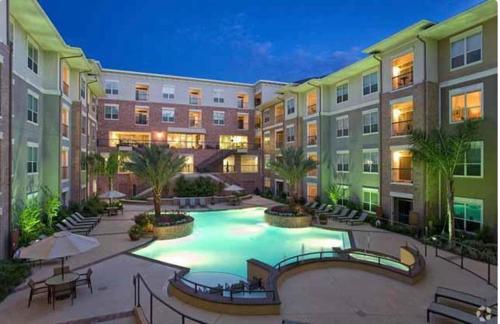 Stylish Open Concept Apt with King Bed, walking distance from NRG Texans Stadium, 1 mile to Med Cent