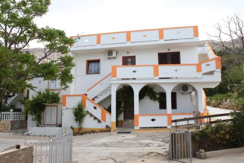 Apartment Metajna 6421b - image 11