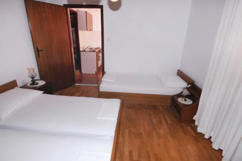 Apartment Metajna 6421b - image 13