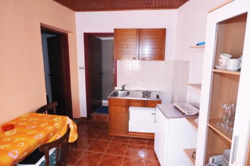 Apartment Metajna 6421b - image 9