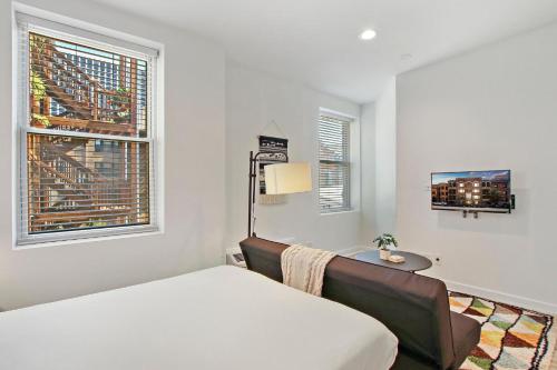 Cozy Uptown Studio with In-unit laundry & Wi-Fi! - Montrose 111 in Uptown