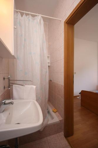 Apartment Stara Novalja 6301b - image 10
