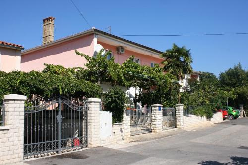 Apartments with a parking space Pula - 6986 in Pula