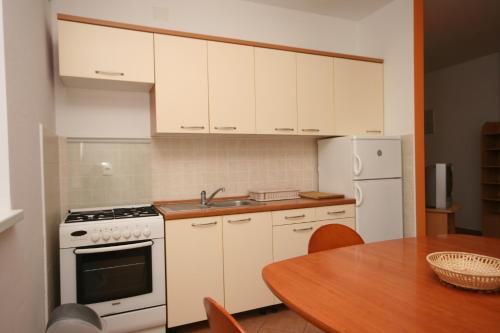 مطبخ, Apartments with a parking space Novigrad - 7017 in Buzinija