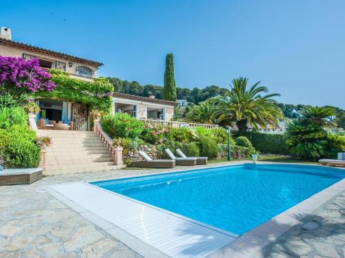 Splendid villa near Antibes and Cannes with pool and sea view
