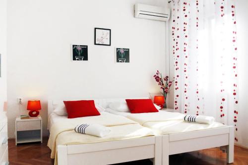 Rooms by the sea Split - 6973 - image 4