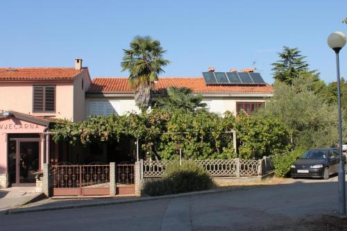  Apartments with WiFi Novigrad - 7053 in Novigrad