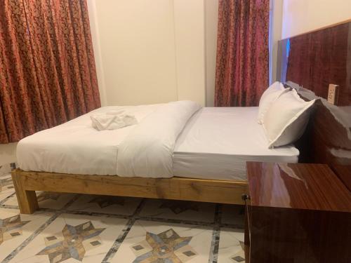 HOTEL MARINA VIEW – Pokhara, FL