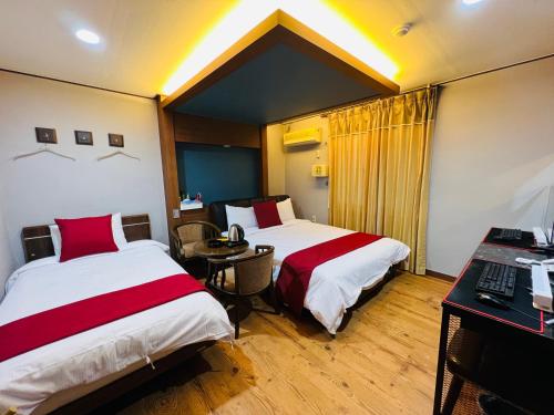 room detail thumbnail 1