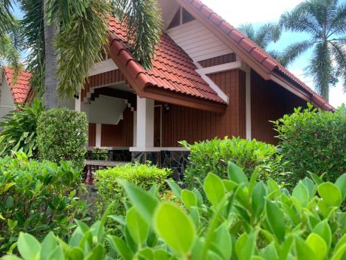 Garden, Bunraksa Resort in Kamphaeng Phet City Center