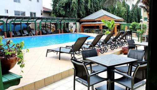 Swimmingpool, Alisa Hotel North Ridge in Accra