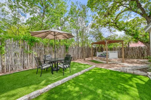 New! Charming Cottage Near Main with Patio and FirePit - image 7