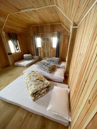 2 bedrooms, 3 beds