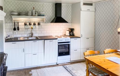 Kitchen, Amazing Home In Tjallmo in Tjallmo