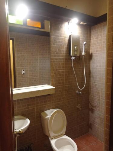 RF ANICETO MANSION Room Type - Twin Room with Private Bathroom