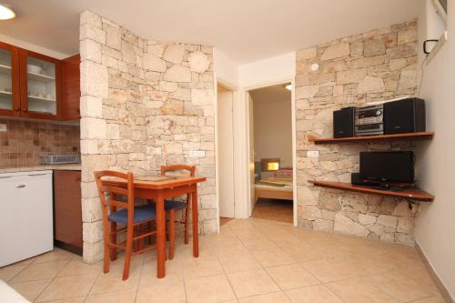 Apartments with WiFi Basanija, Umag - 7148