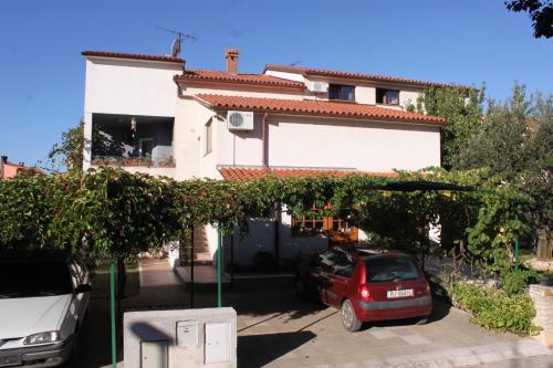  Apartments with a parking space Fazana - 7153 in Fažana