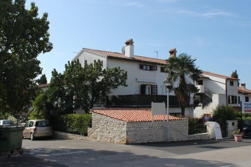  Apartments with a parking space Novigrad - 7121 in Novigrad