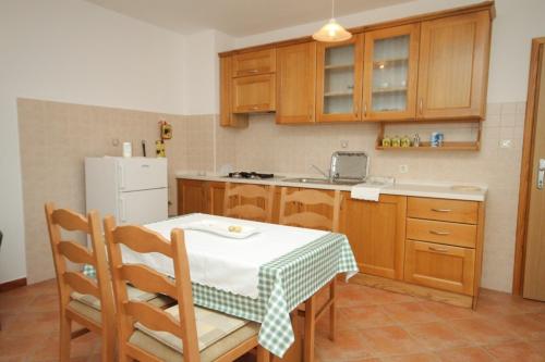 Apartments with a parking space Heraki Central Istria - Sredisnja Istra - 7167 - image 13