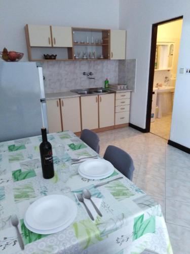 Apartments with a parking space Pula - 6985 - image 3