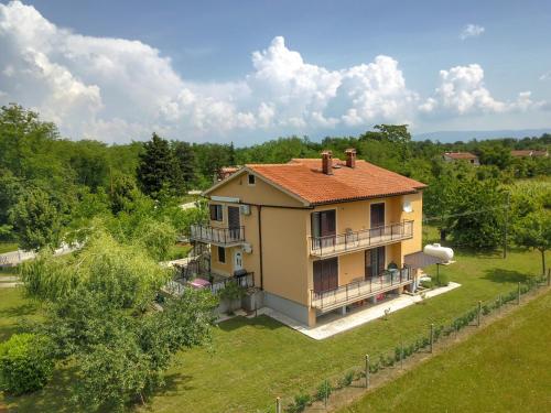  Apartments with a parking space Sumber, Central Istria - Sredisnja Istra - 7175 in Šumber
