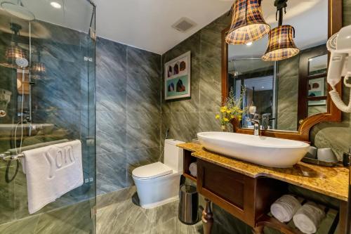 room detail thumbnail 2