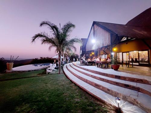 Зовнішній вигляд готелю, Opuwo Country Lodge in Опуво