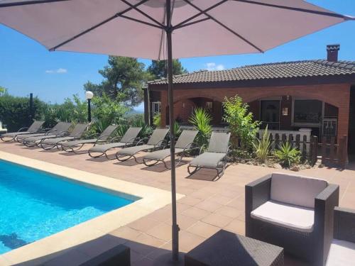 Villa Sitges Soledad 15 minutes drive from Sitges XXL swimming pool 12 p