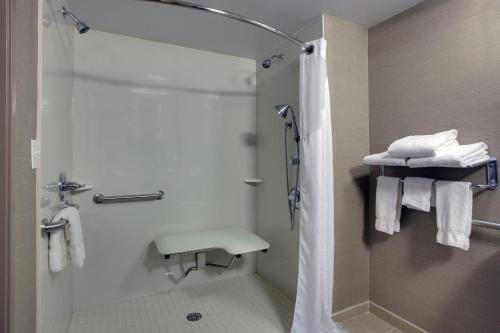 Holiday Inn Express Hotel & Suites Meadowlands Area, an IHG Hotel