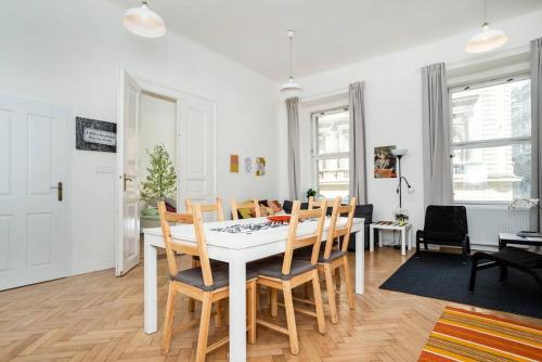 Bright, Spacious Apartment in the Historic Centre