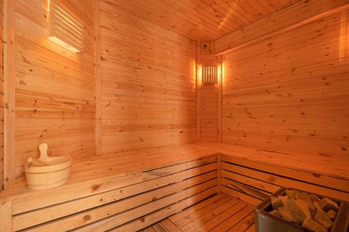 sessiz sakin manzaralı sauna ve jakuzili,müstakil havuzlu villa