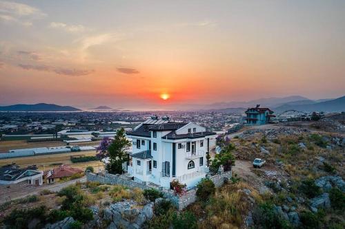 sessiz sakin manzaralı sauna ve jakuzili,müstakil havuzlu villa