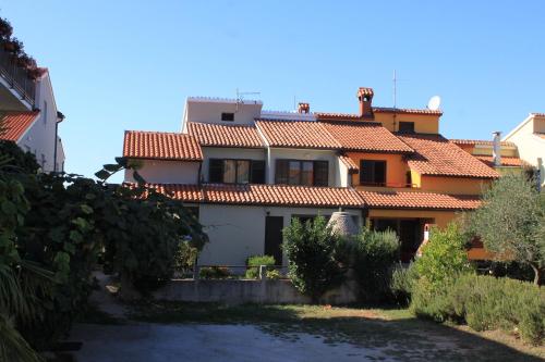  Apartments with a parking space Fazana - 7205 in Fažana