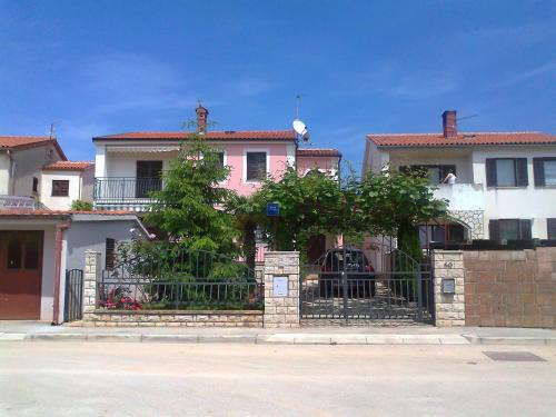 Apartments with a parking space Fazana - 7281, Fažana