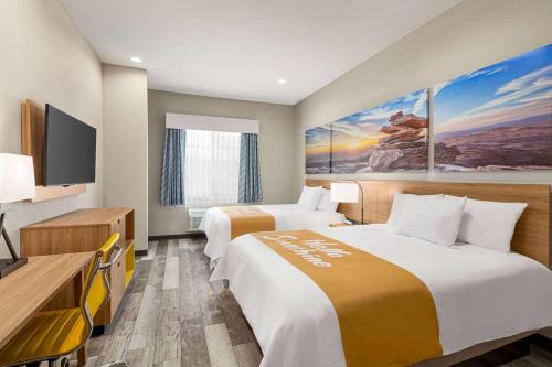 Days Inn & Suites by Wyndham Greater Tomball