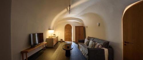 Lotus Cave Villa – Fira, UT