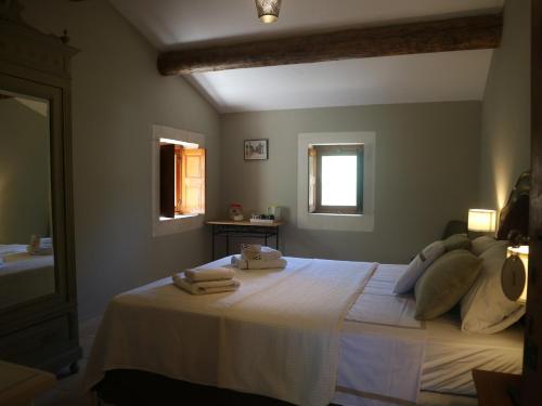 Mas du Rollier Chambres d'hôtes – Eygalières, NY