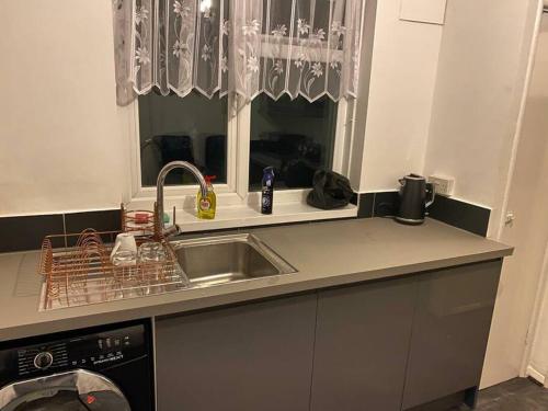 2 bedroom flat with balcony London