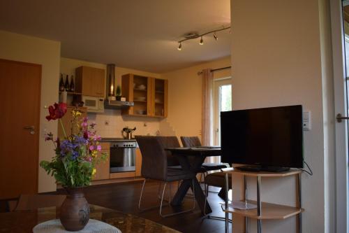 2 bedrooms, 3 beds