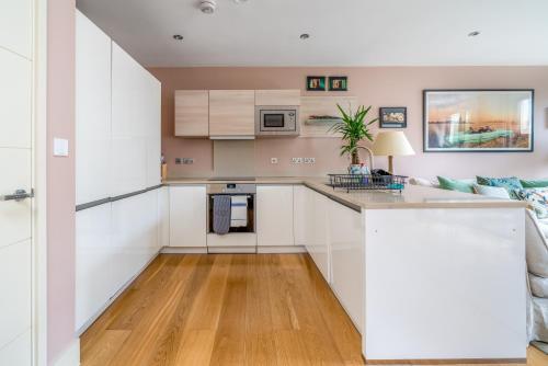 Superb artist flat with free parking by Portobello, Londýn (fotografie 6)