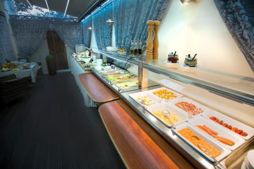 Luxury Family Hotel Royal Palace - image 14