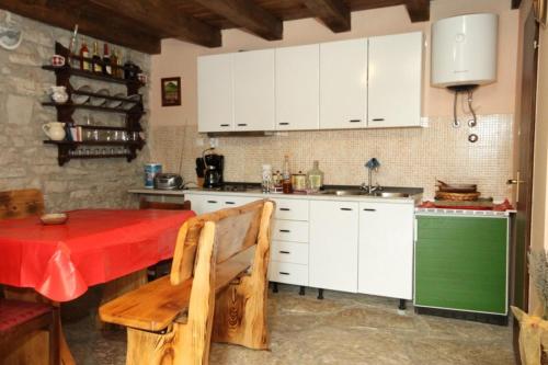 Holiday house with a parking space Celici, Central Istria - Sredisnja Istra - 7333