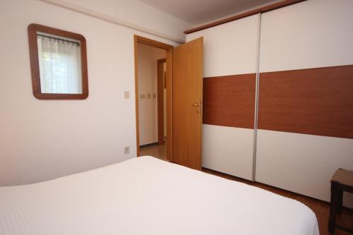 One-Bedroom Apartment with Terrace image 5