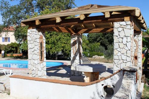 Family friendly house with a swimming pool Valtura Pula - 7324 - image 6
