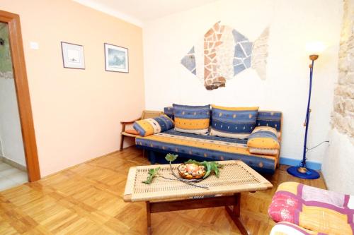 Family friendly house with a swimming pool Valtura Pula - 7324 - image 9