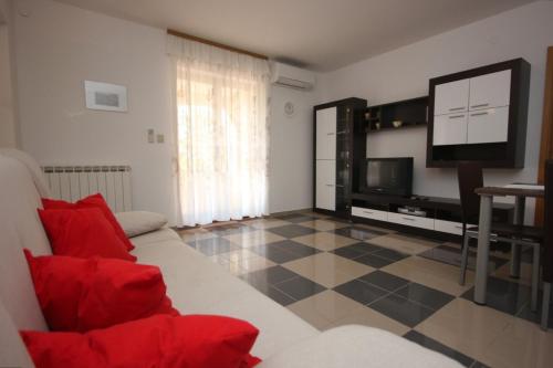 Two-Bedroom Apartment with Terrace room in Apartments with parking space Presika Labin - 7390
